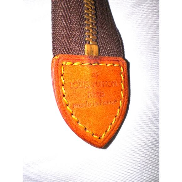 Louis Vuitton Monogram Pouch D-Ring and Twilly Accent - Picture 10 of 10